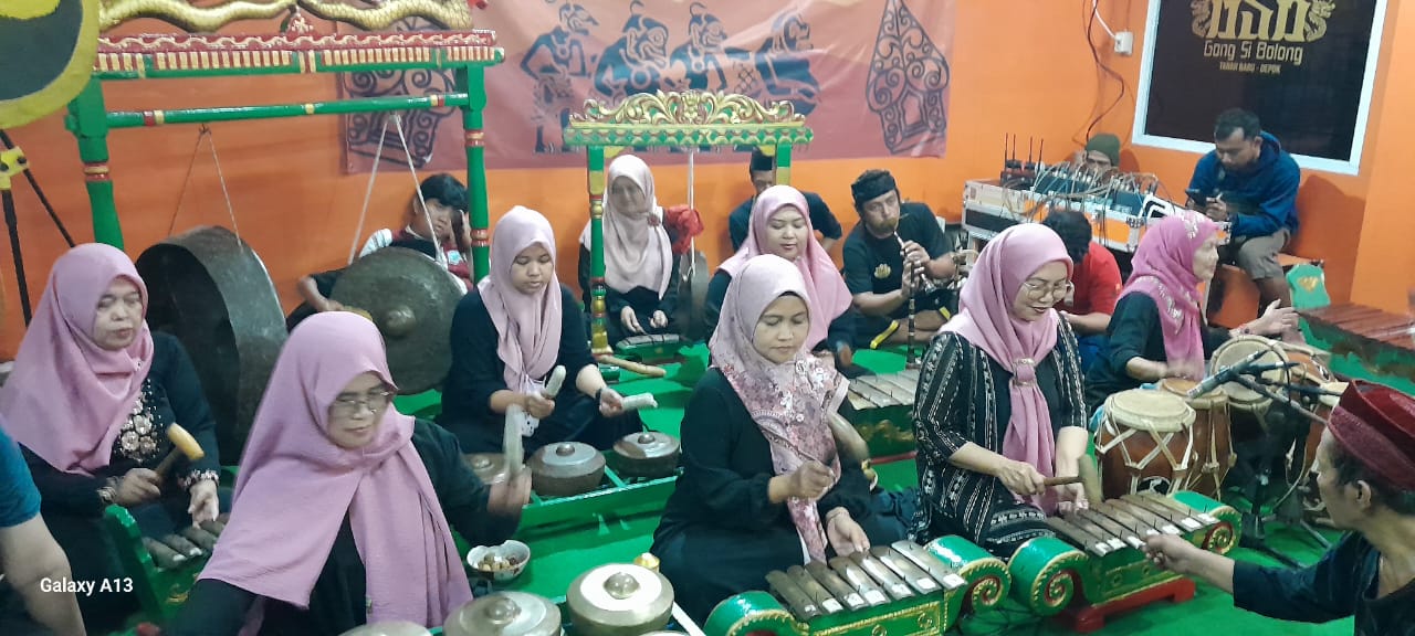 Sanggar Gong Si Bolong Santunan 3