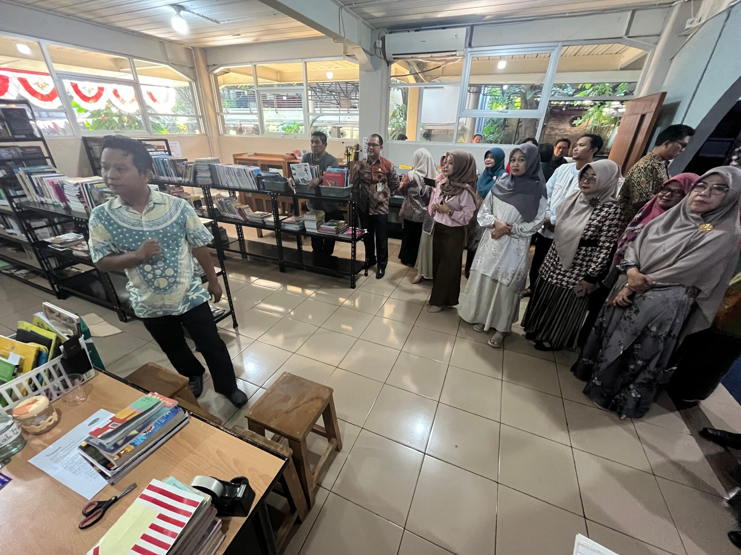 Guru latihan di SD NP Tunas Global 3