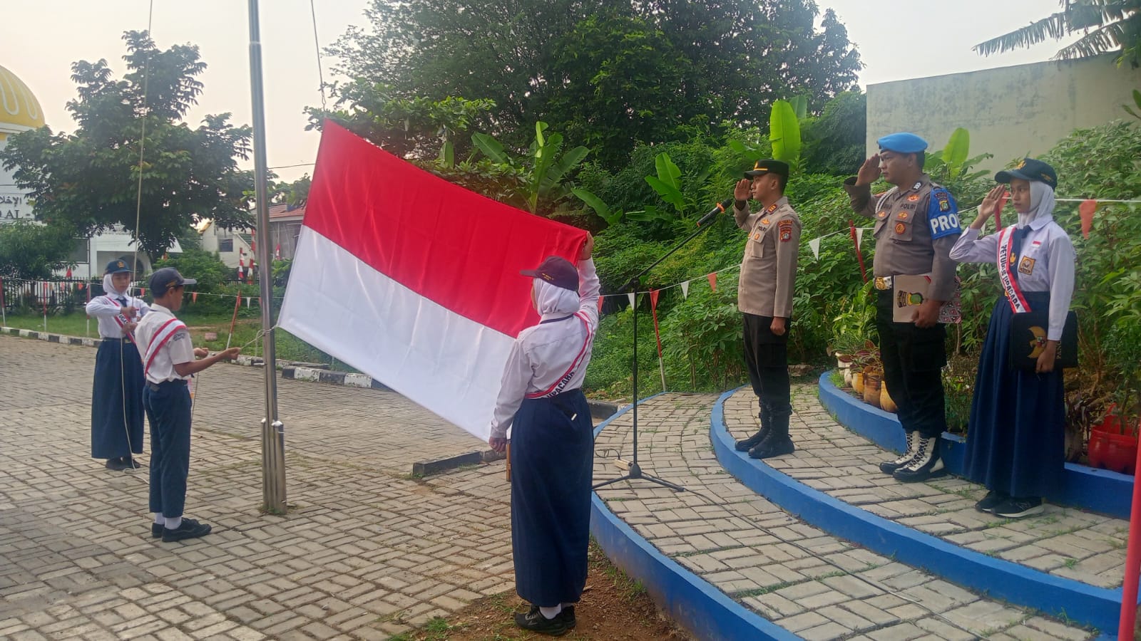 Polsek dan SMPN 22 Depok kolaborasi 1