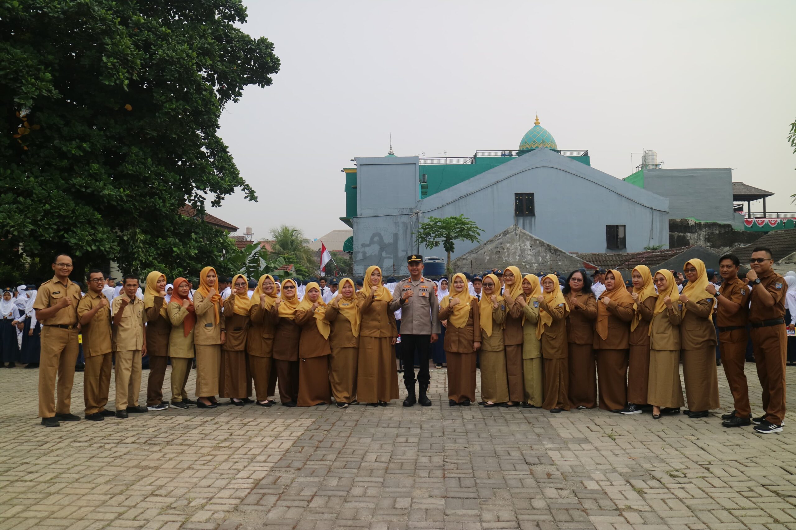 Polsek dan SMPN 22 Depok kolaborasi 3