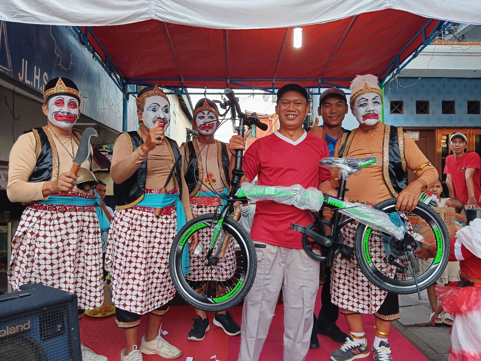Warga Tugu adakan lomba 2