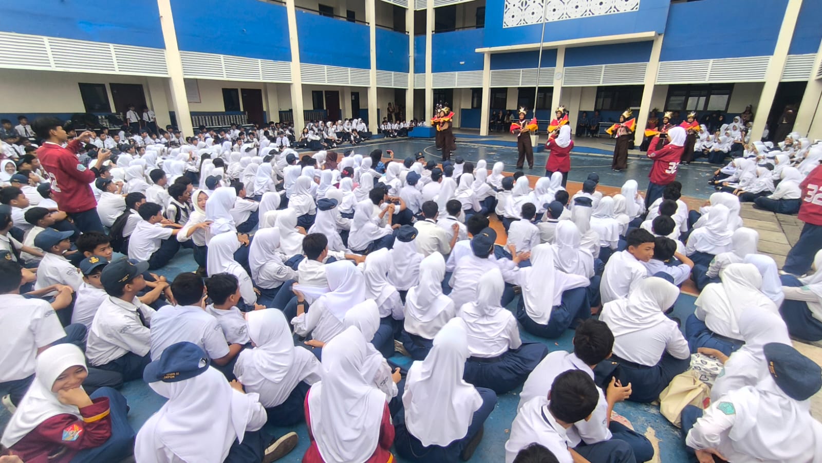 SMPN 32 Depok gelar bulan bahasa 1