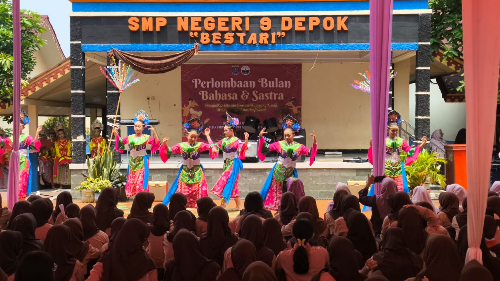 SMPN 9 Depok pentas seni bulan bahasa 2
