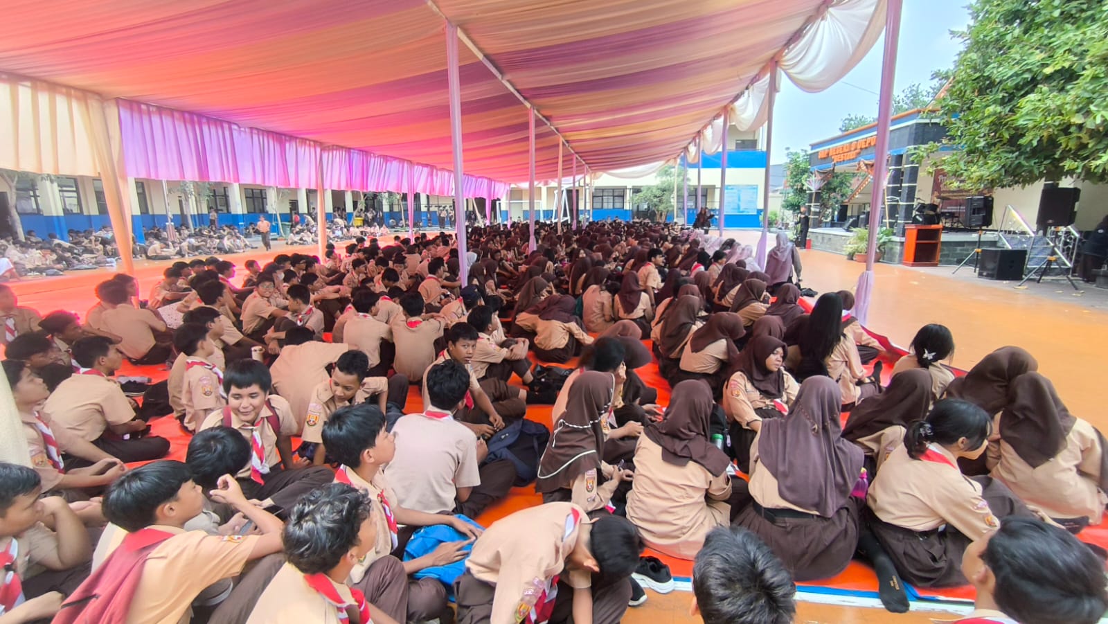 SMPN 9 Depok pentas seni bulan bahasa 3