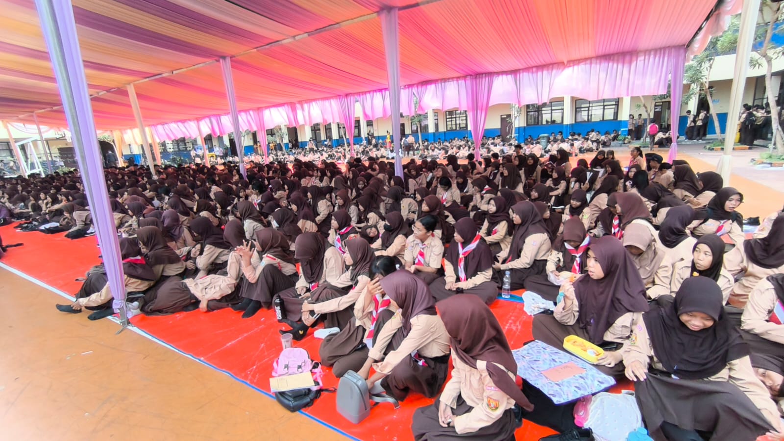 SMPN 9 Depok pentas seni bulan bahasa 5