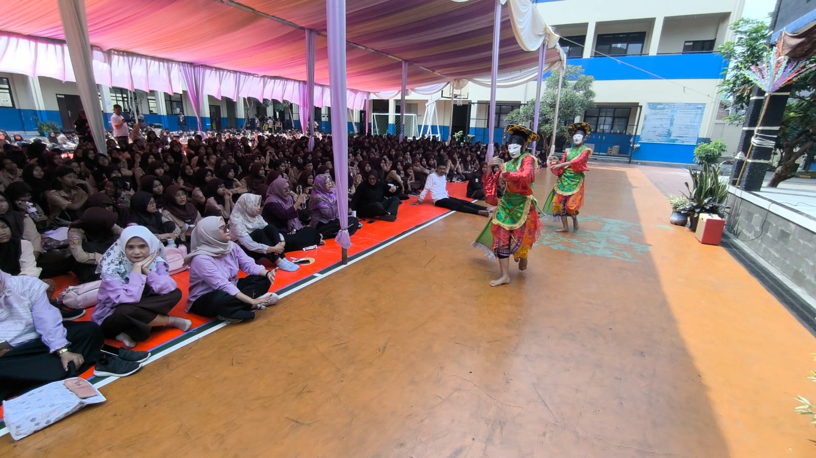 SMPN 9 Depok pentas seni bulan bahasa 7