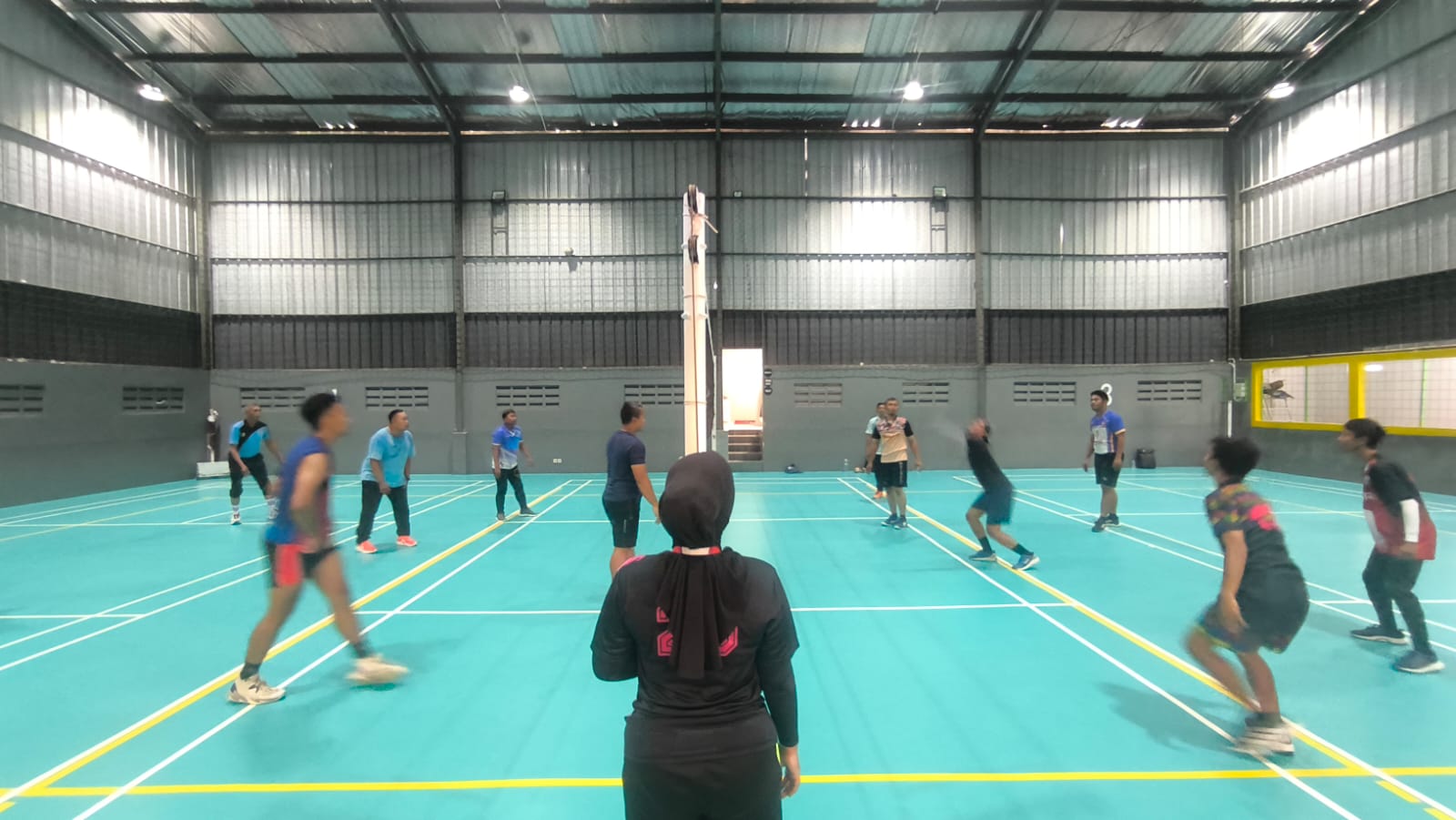 Pertandingan voli beji dan cilodong jelang HUT PGRI 1