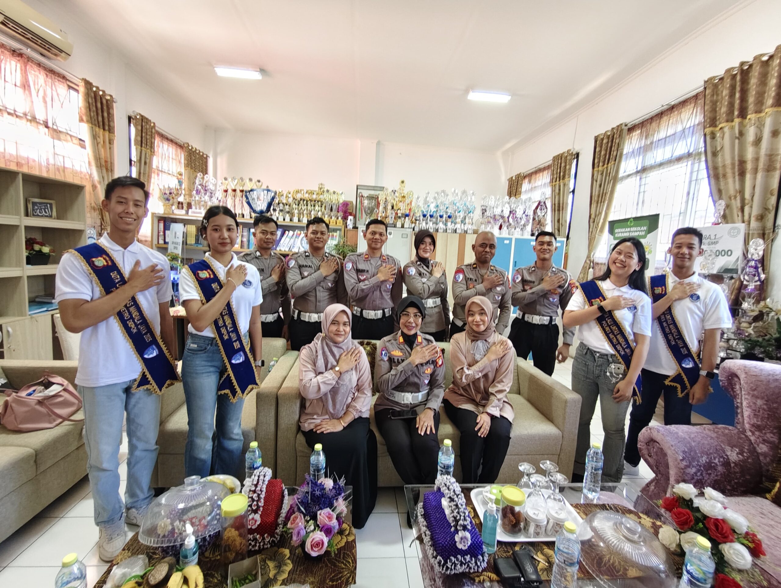 Sosialisasi berlalu lintas di SMPN 22 Depok 2