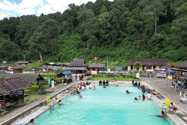 Pemandian air panas di jawa barat 4