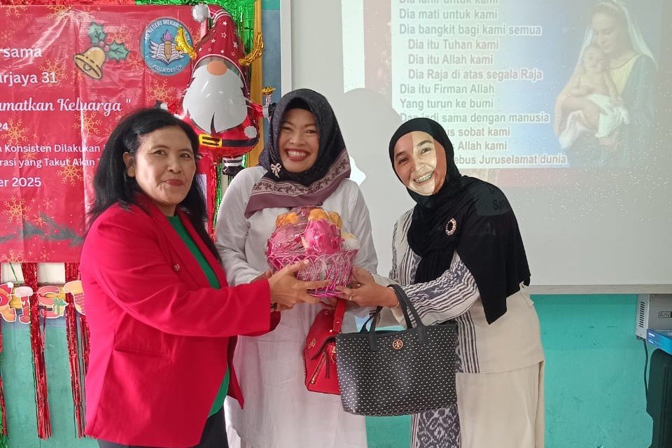 Peringatan Natal di SDN Mekarjaya 31 b