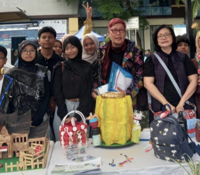 SIswa SMPN 22 Depok juara di dekranasda expo 3