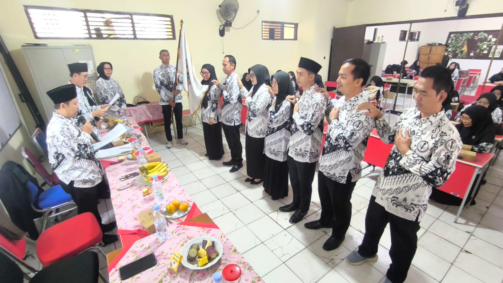 Sri Lestari Pimpin Ranting 4 PGRI Kecamatan Sukmajaya 2