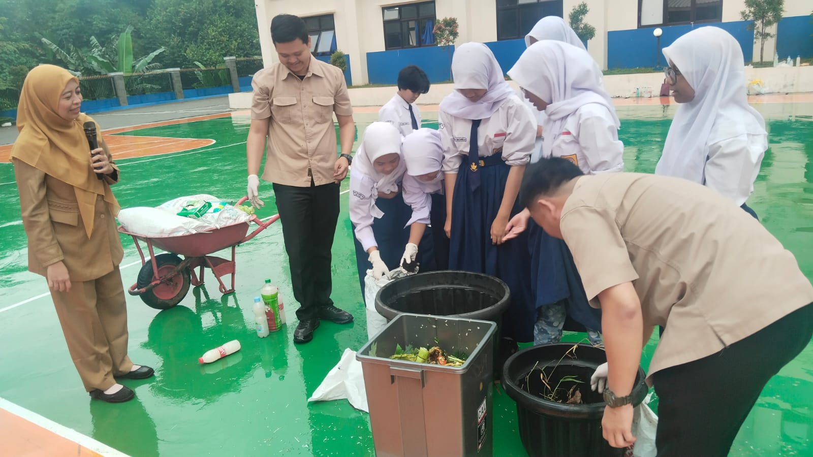 kokulikuler SMPN 34 di Sungai Ciliwung 2