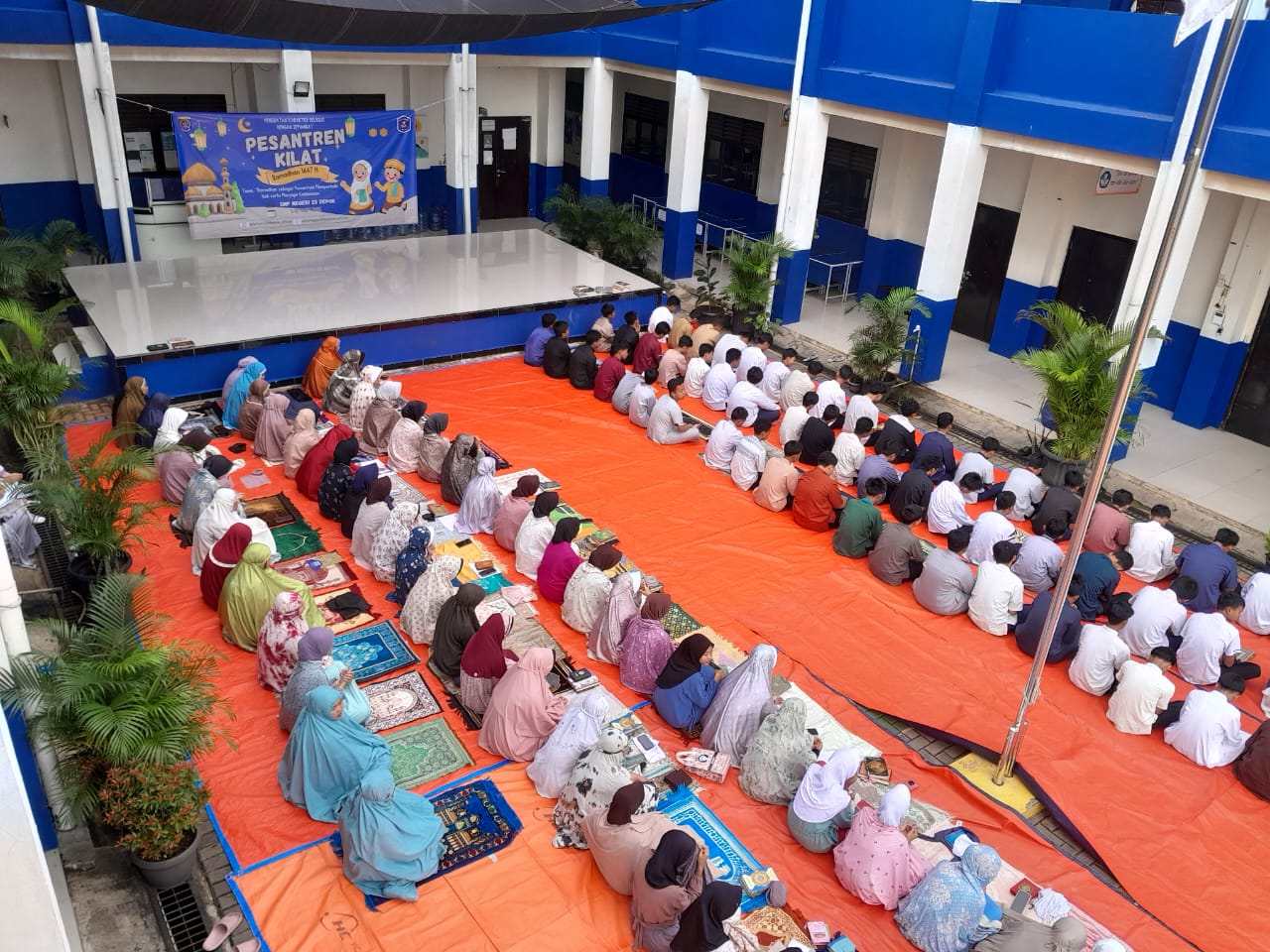 SMPN 23 Depok di pesantren Ramadan 4