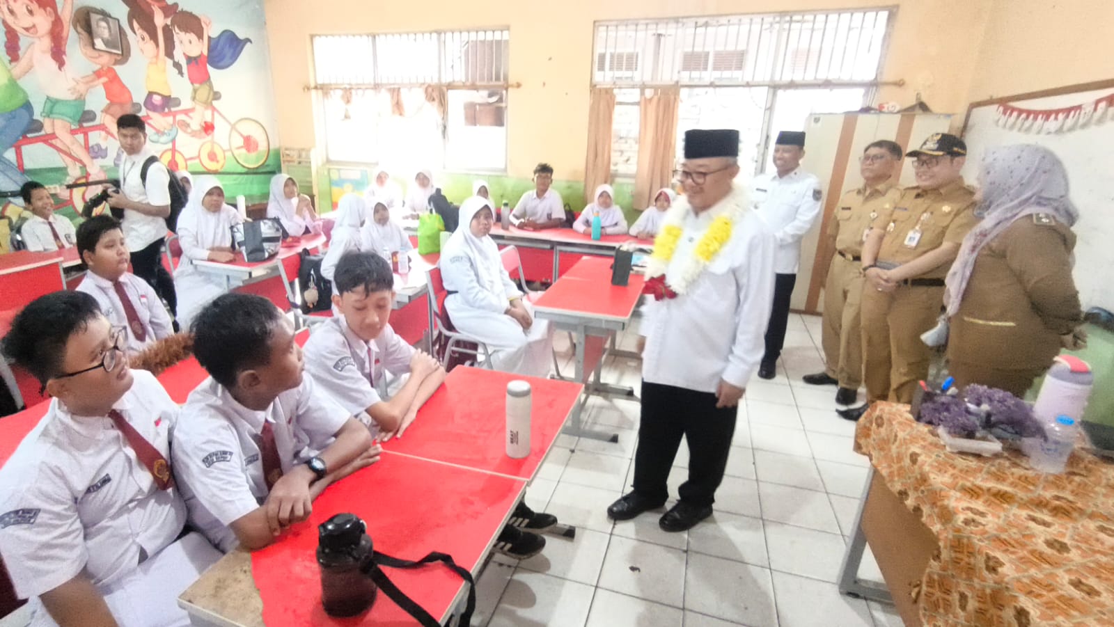 menteri pendidikan abdul muti ke kota depok 8