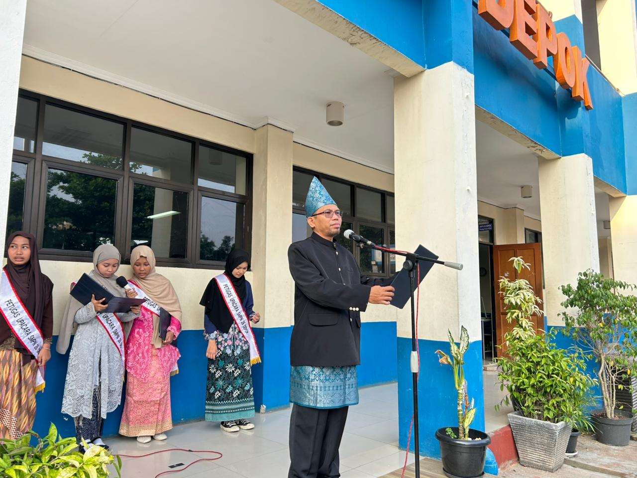 Hari Kartini di SMPN 26 Depok 2