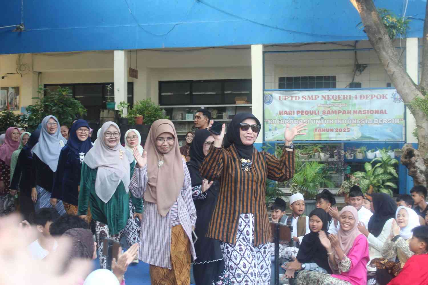 Hari Kartini di SMPN 4 Depok 4