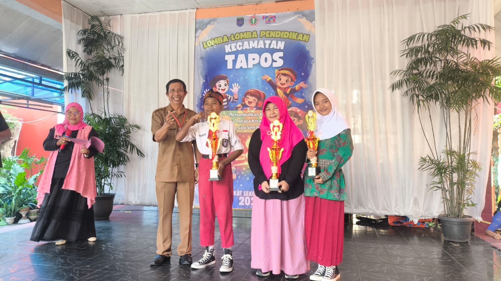 Juara-juara FLS3N Kecamatan Tapos 5