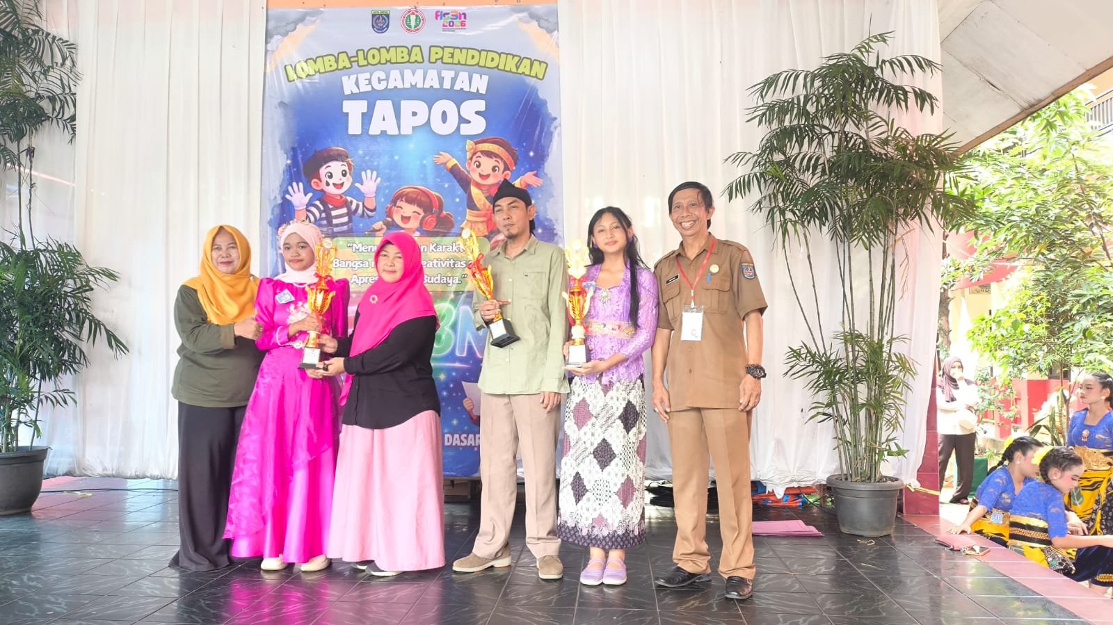 Juara-juara FLS3N Kecamatan Tapos 8