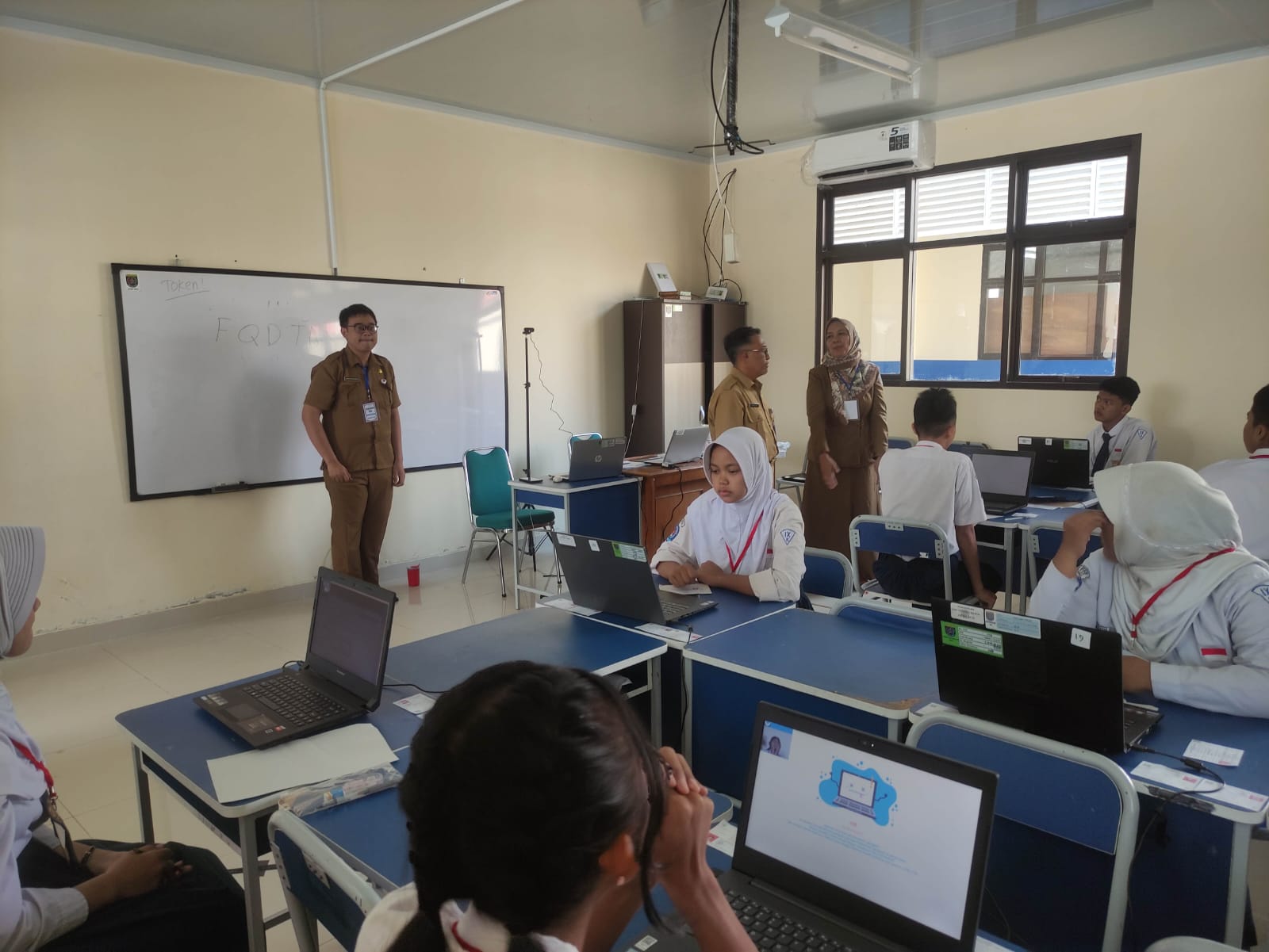 Kepala Dinas Pendidikan Kota Depok di SMPN 3 tinjau TKA 1