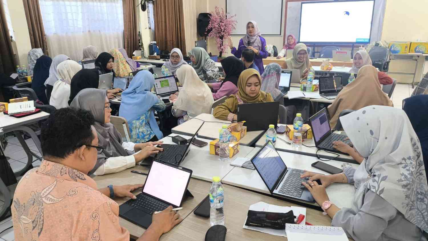 MGMP Bahasa Inggris SMK Kota Depok pelatihan 3