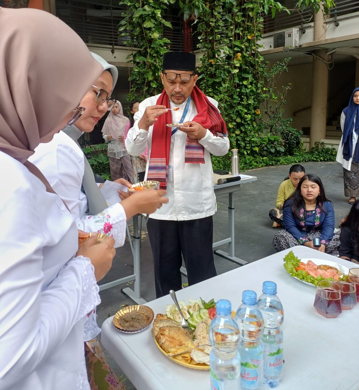 Perayaan hari Kartini di SMP NP Tunas Global Depok 1