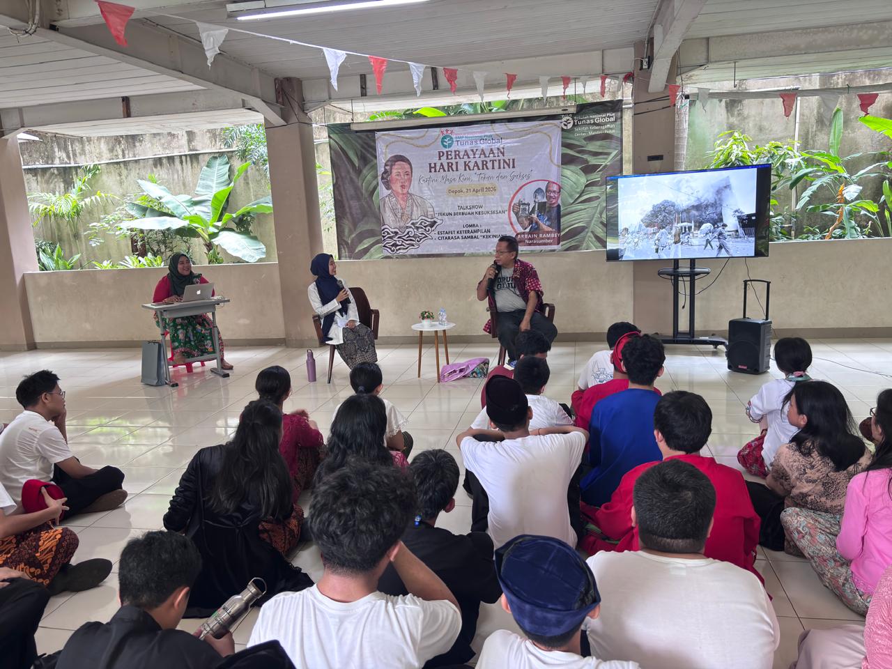 Perayaan hari Kartini di SMP NP Tunas Global Depok 3