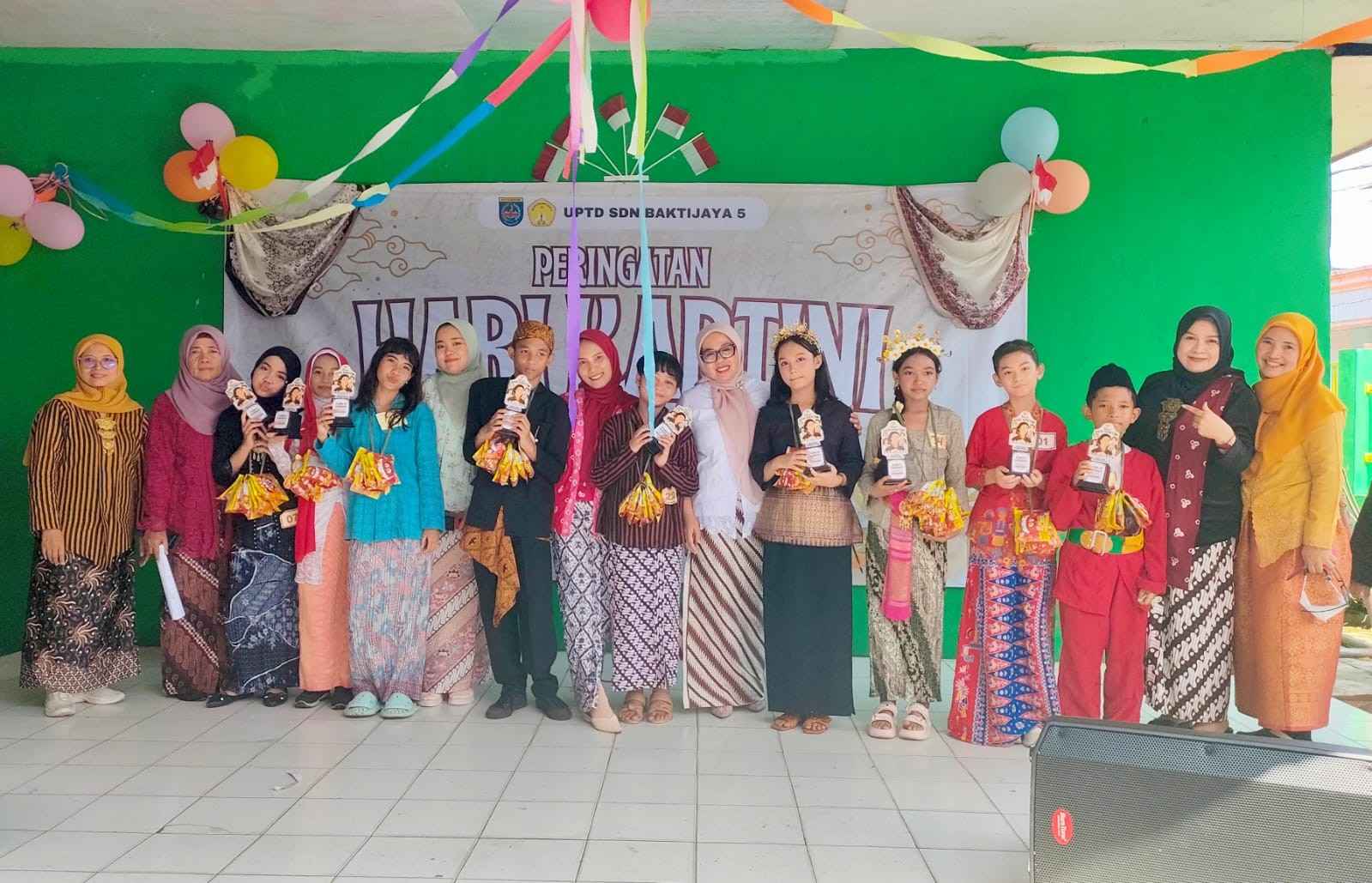 Hari Kartini di SDN Baktijaya 5 d