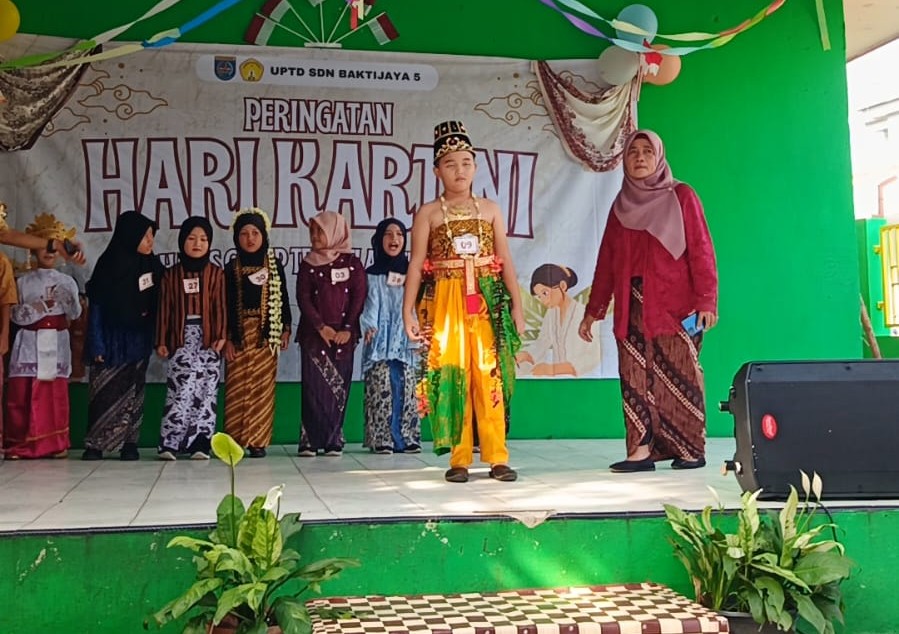 Hari Kartini di SDN Baktijaya 5 e