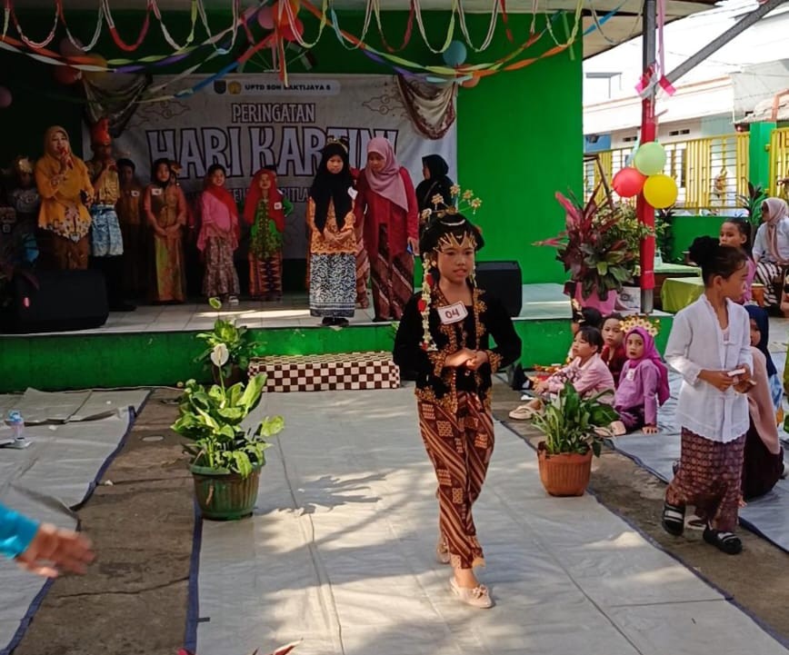 Hari Kartini di SDN Baktijaya 5 h