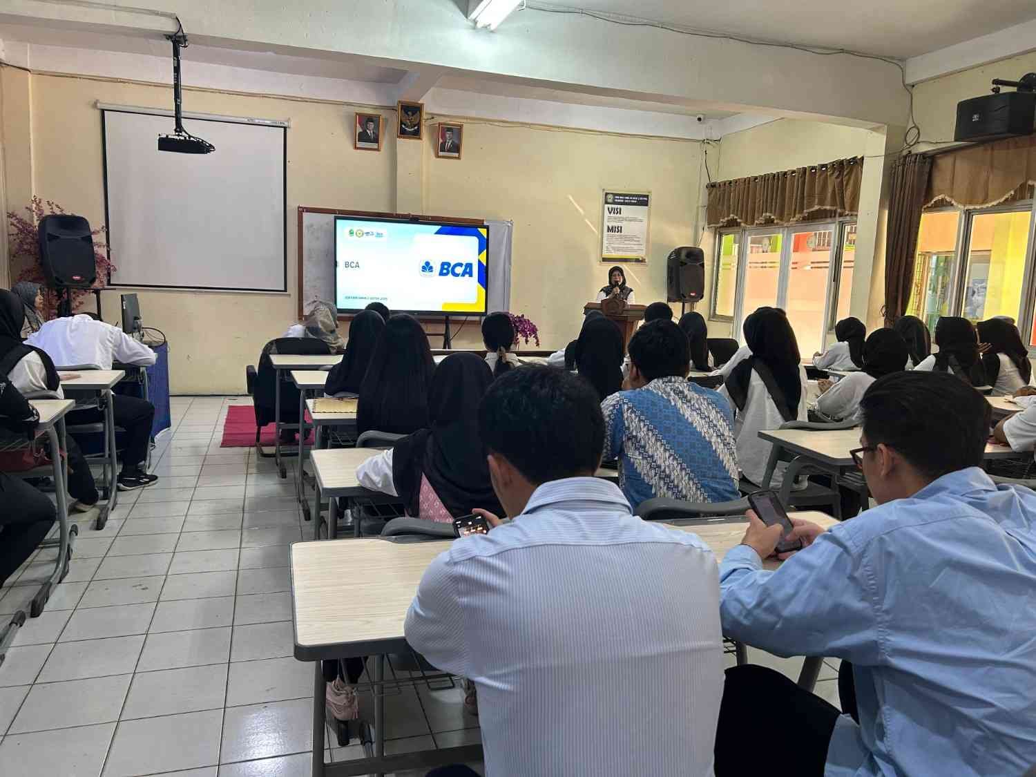 SMKN 2 Depok gelar job fair 3