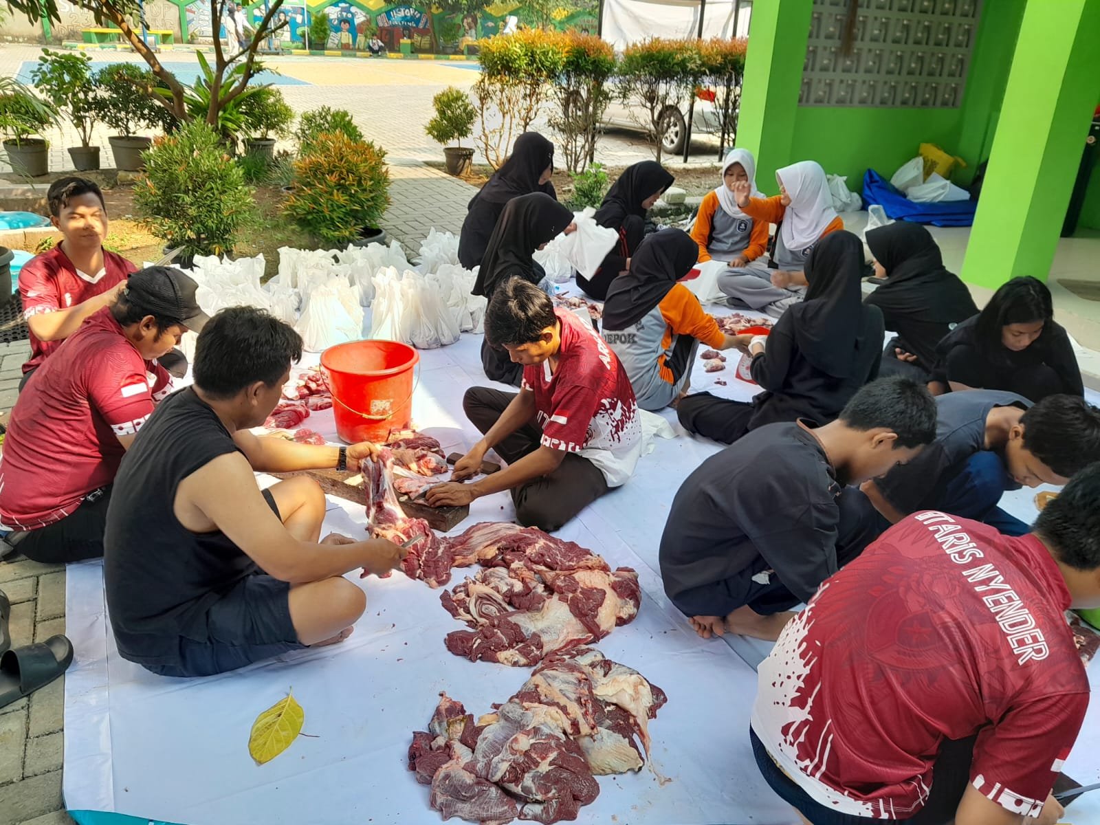SMPN 23 Depok potong hewan kurban 3