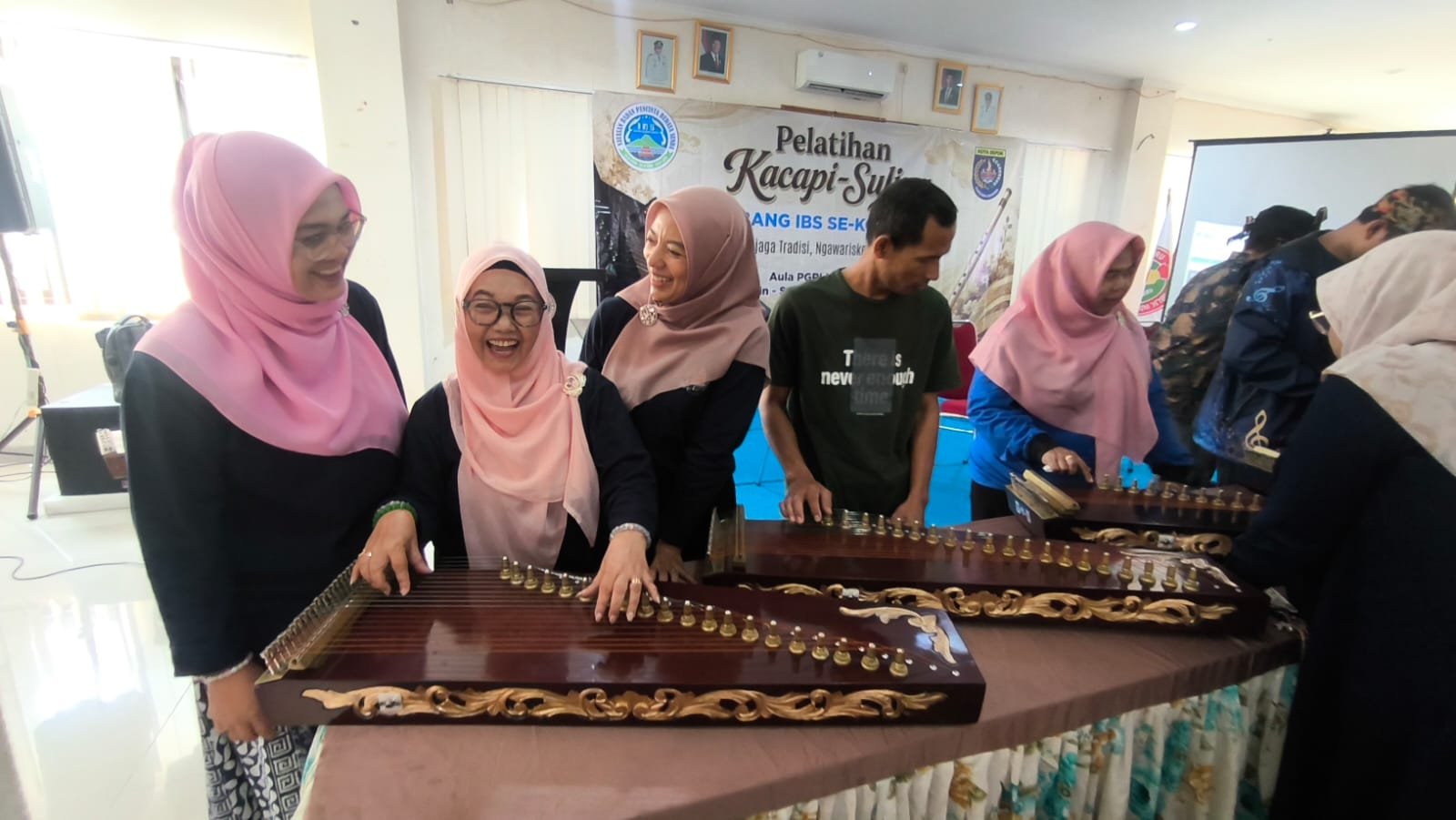 Ikatan Budaya Sunda IBS adakahn pelatihan kacapi suling 3