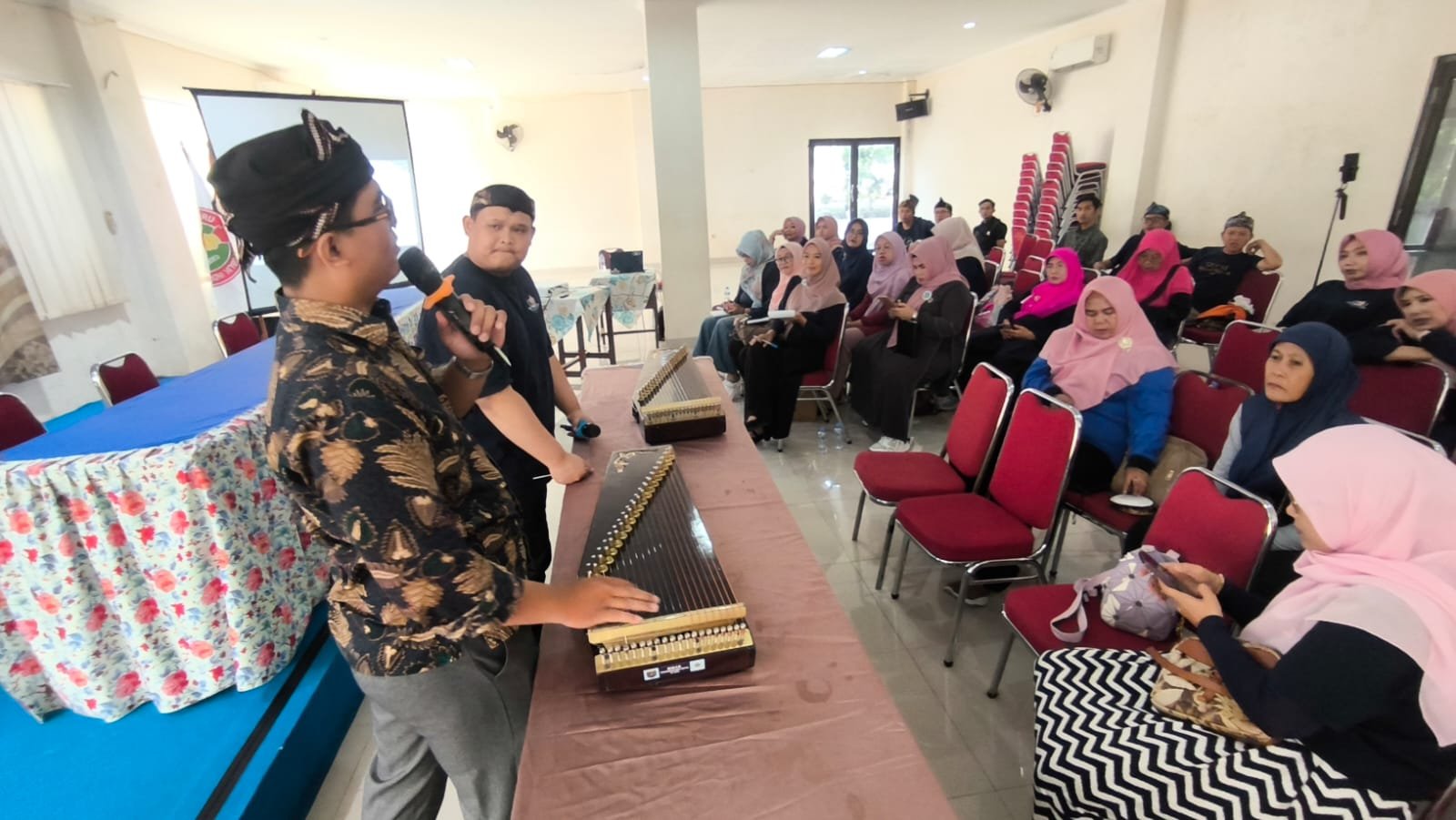 Ikatan Budaya Sunda IBS adakahn pelatihan kacapi suling 4