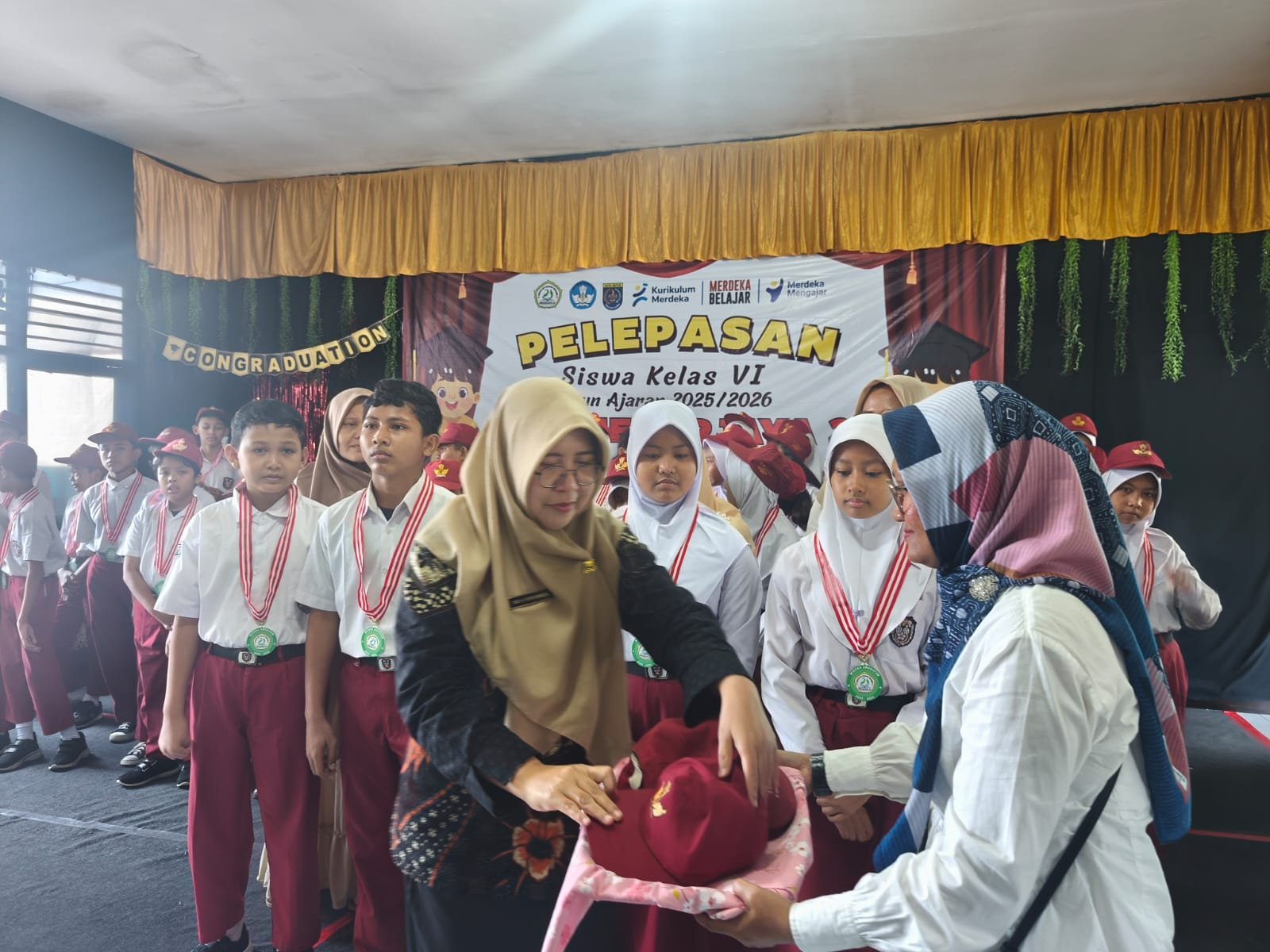 Pelepasan siswa SDN Mekarjaya 21 b