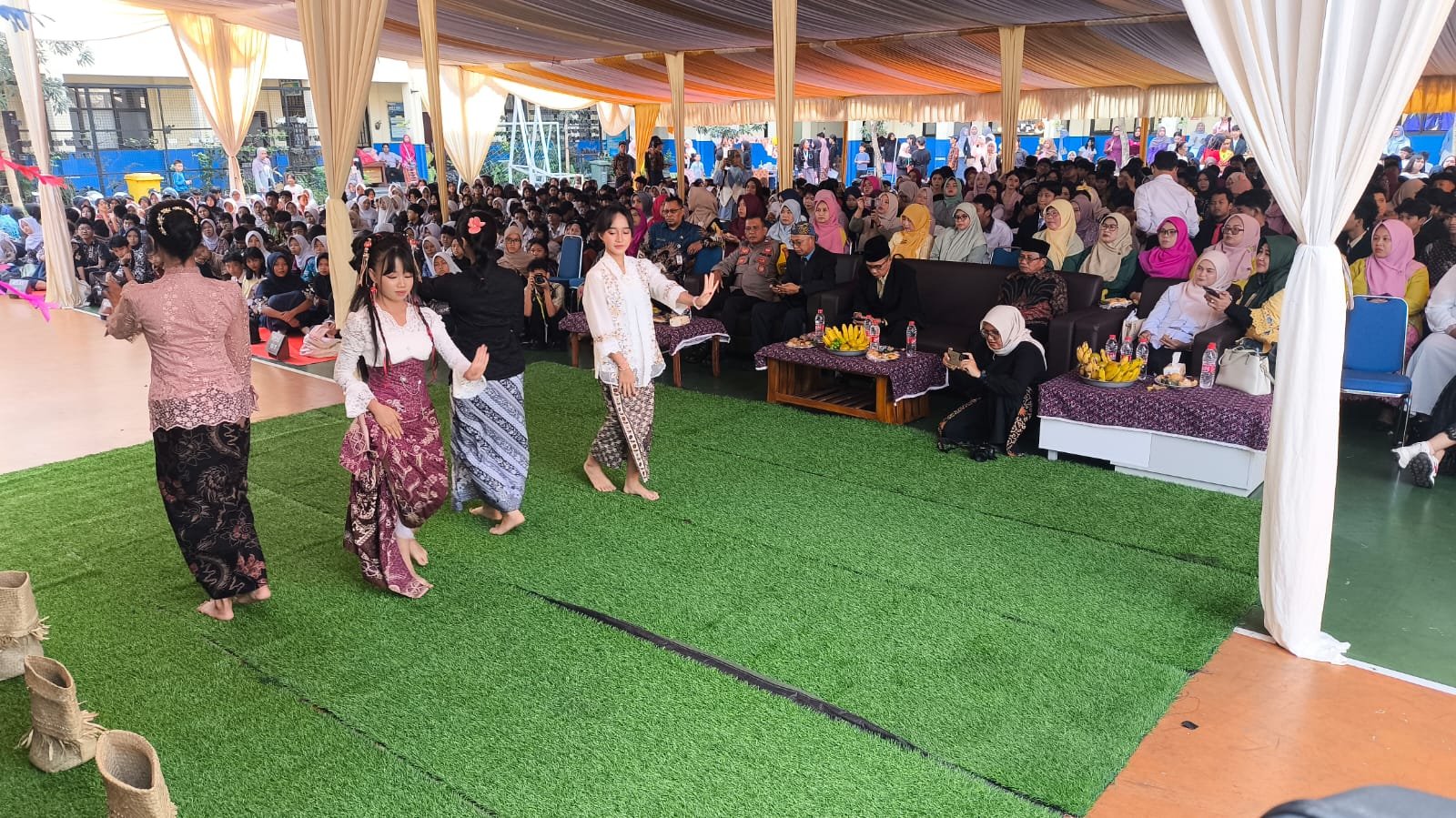 Pelepasan siswa SMPN 9 Depok 3