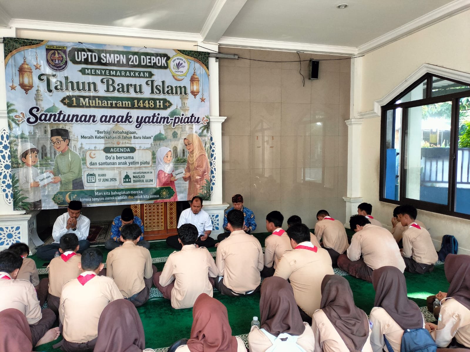 Santunan SMPN 20 Depok di Muharram 2