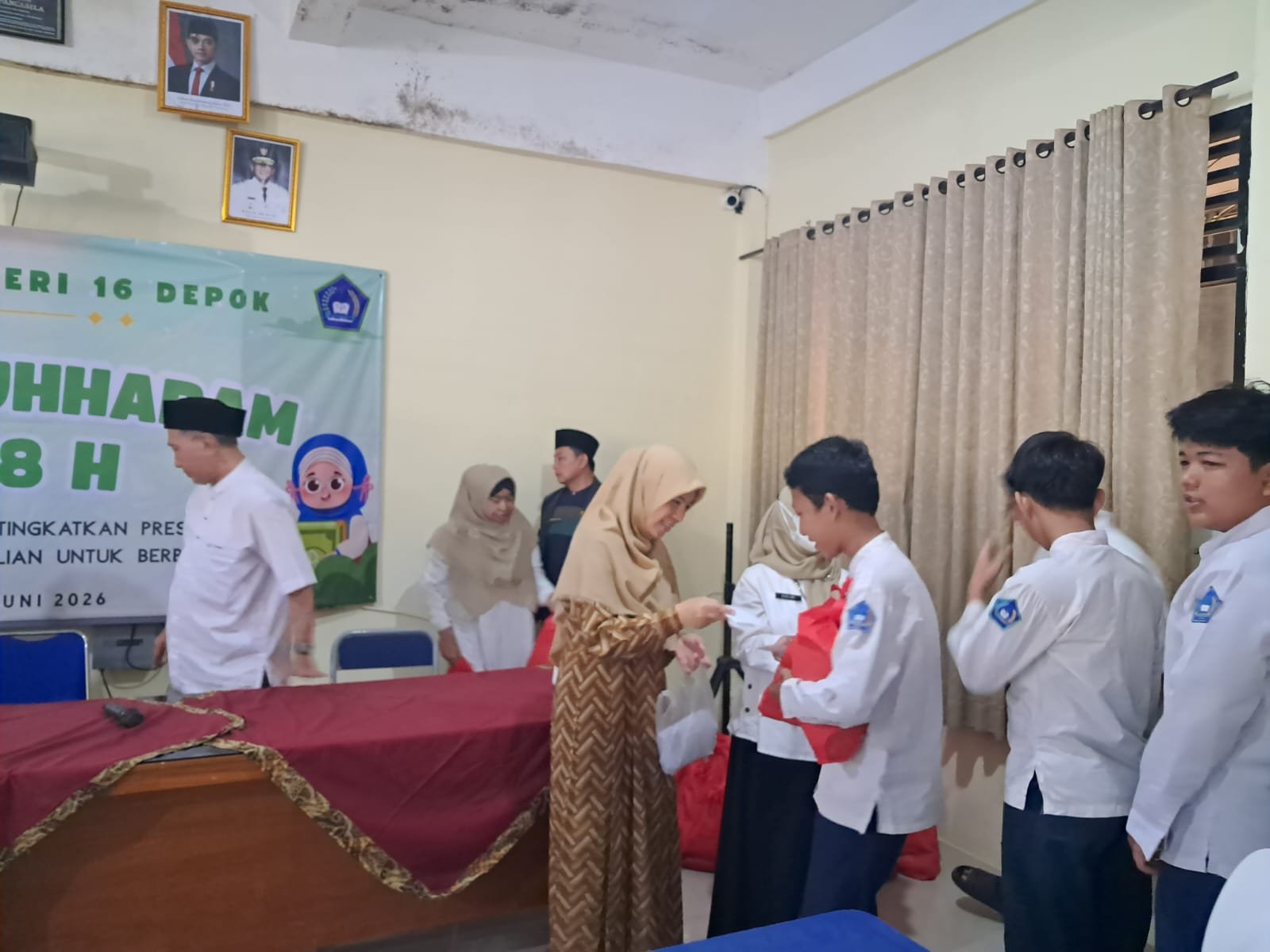 santunan SMPN 16 Depok 1