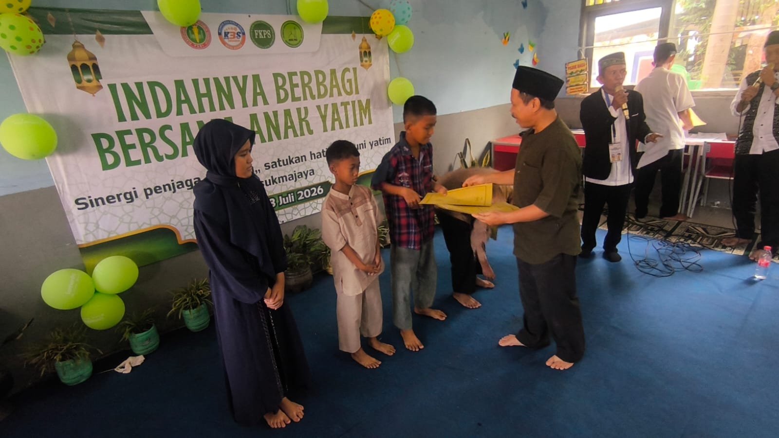 Santunan anak yatim dari penjaga sekolah 3