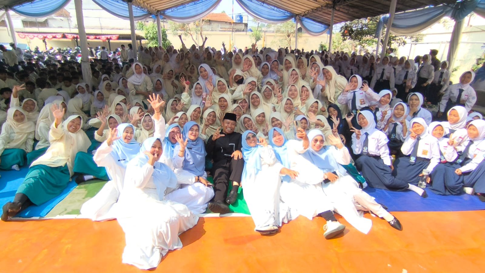 Foto SMPN 29 Depok resmikan nama musala 11