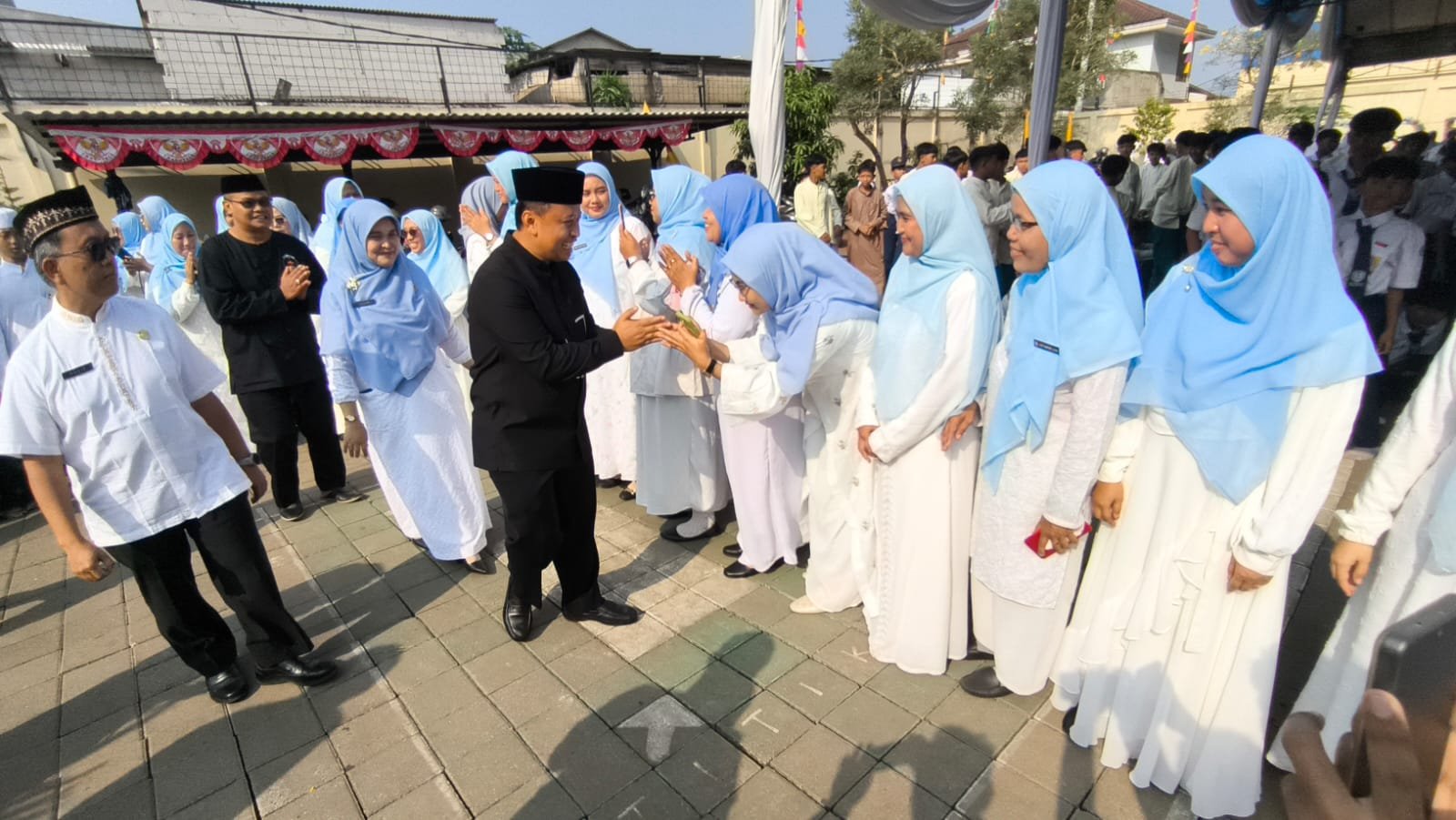 Foto SMPN 29 Depok resmikan nama musala 3