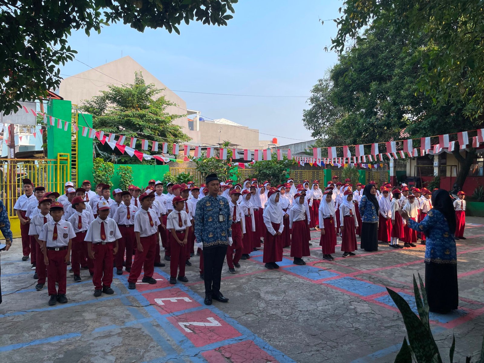 SDN Baktijaya 5 upacara bendera 1