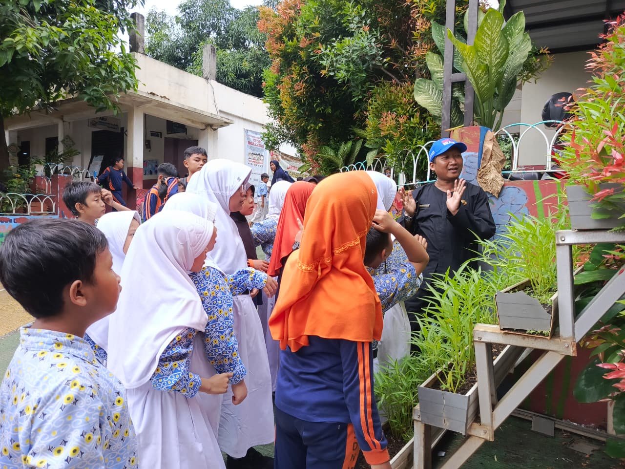 SDN Mekarjaya 12 raih adiwiyata 2