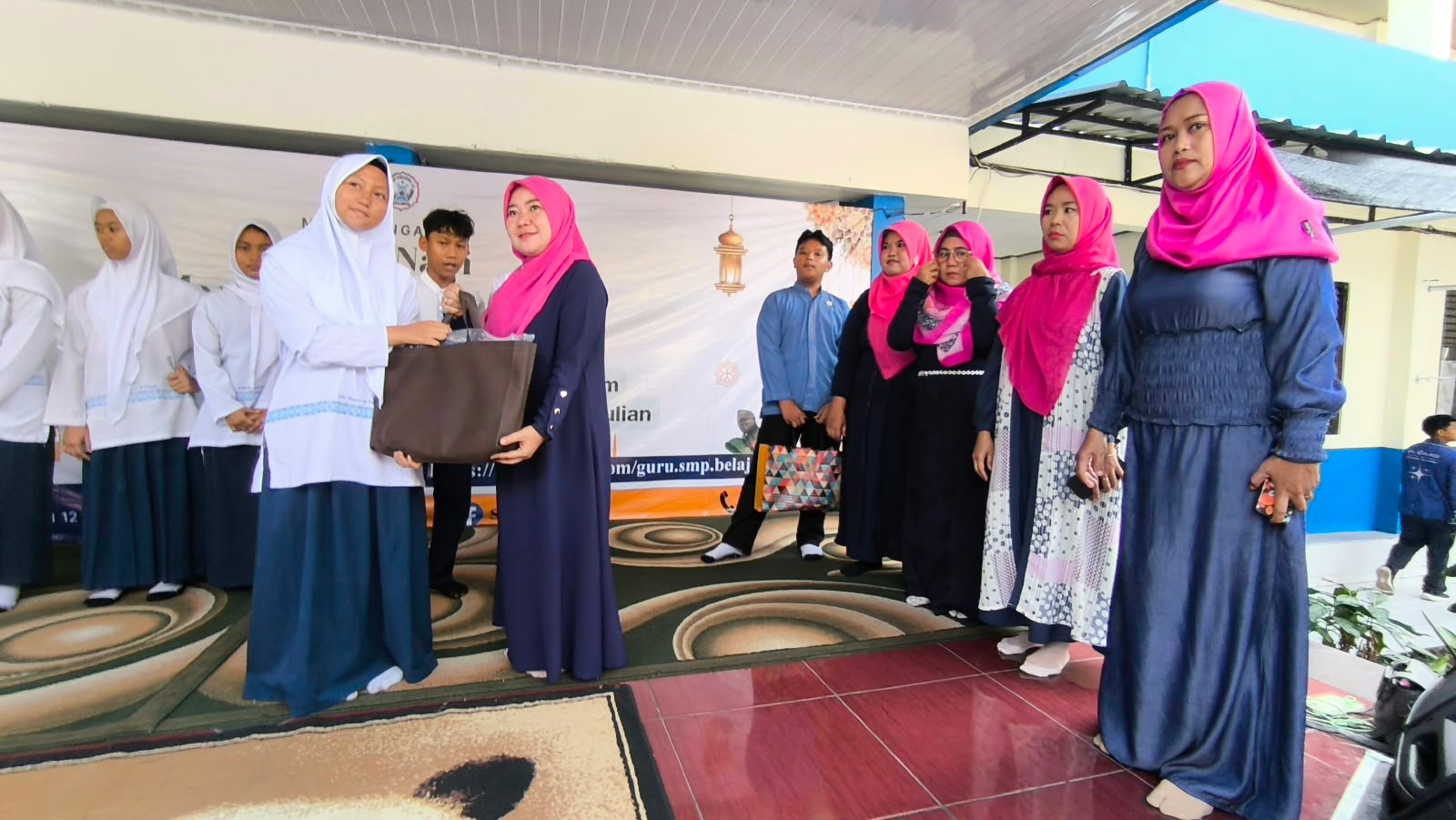 SMPN 12 Depok beragi di maulid Nabi 1