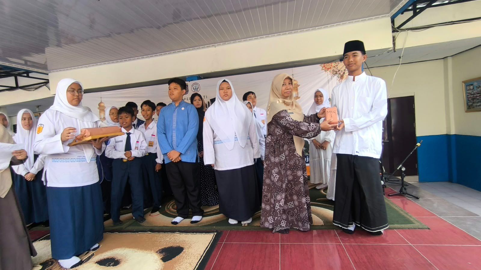 SMPN 12 Depok beragi di maulid Nabi 3