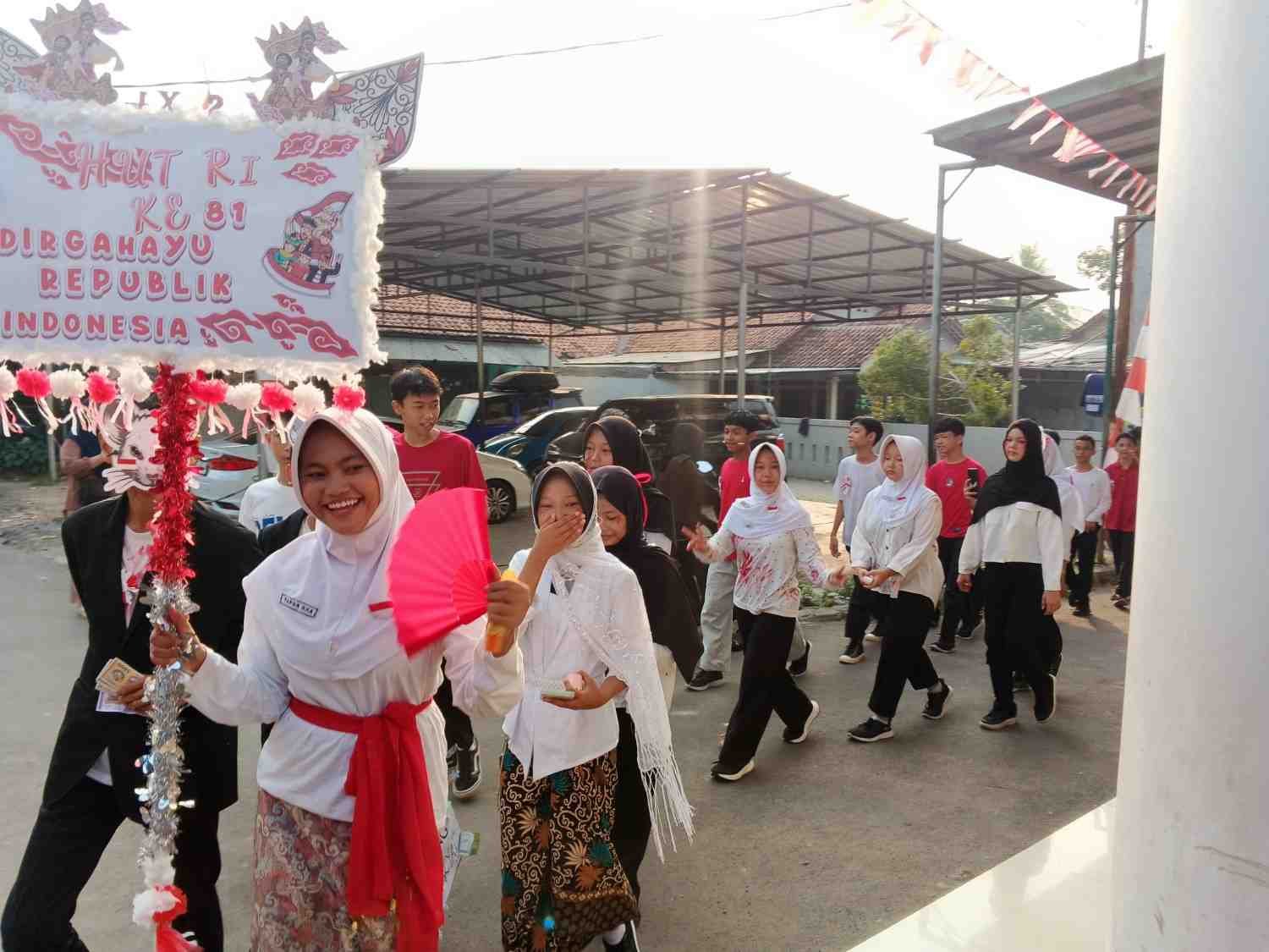 SMPN 16 Depok adakan lomba kemerdekaan 5