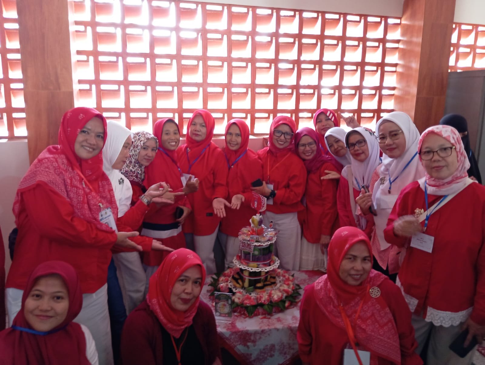 SMPN 18 Depok dan komite 4