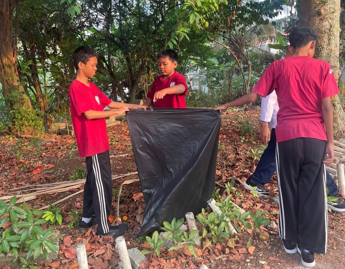 SMPN 34 Depok mengadakan jumsih besama kelurahan 4