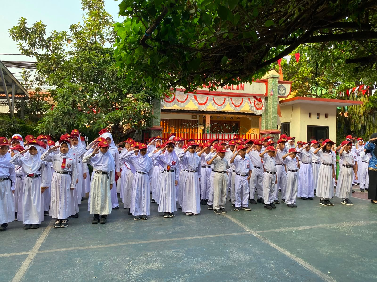 upacara kemerdekaan SDN Sukamaju 2 b
