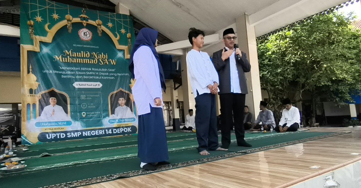 SMPN 14 Depok mengadakan maulid nabi 1